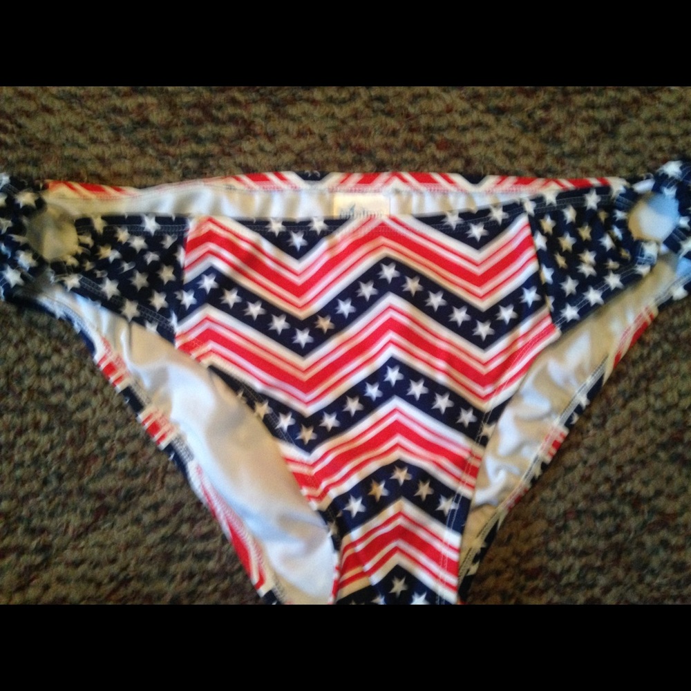 Bikini - Picture 3 of 3